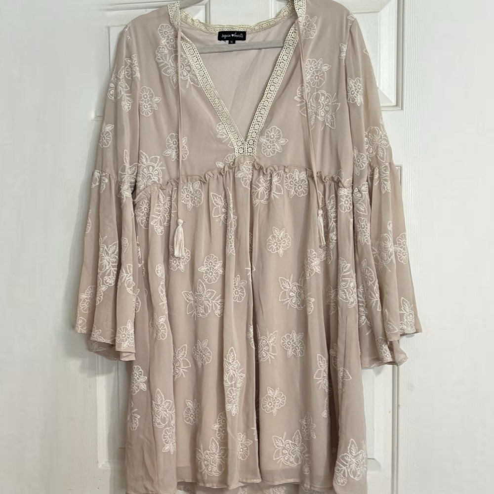 Sequin Hearts Babydoll Dress Tunic Women's  XL Taupe  Embroidered Boho Tassel